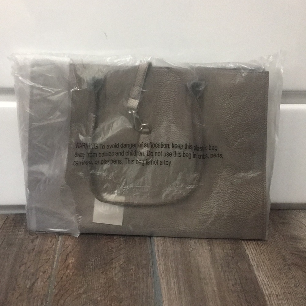 Taupe pebble tote - Picture 3 of 4